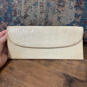 Women's Graphic Image Leather
Clutch brand new